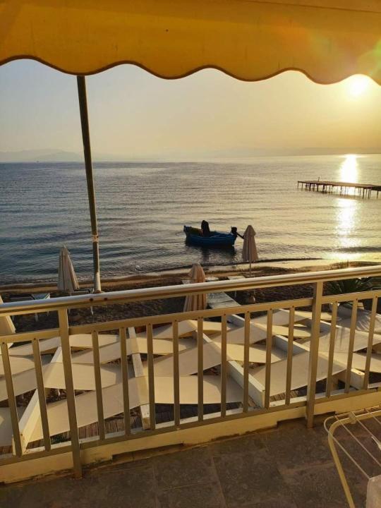 Seaside Studios Mesongi Bagian luar foto