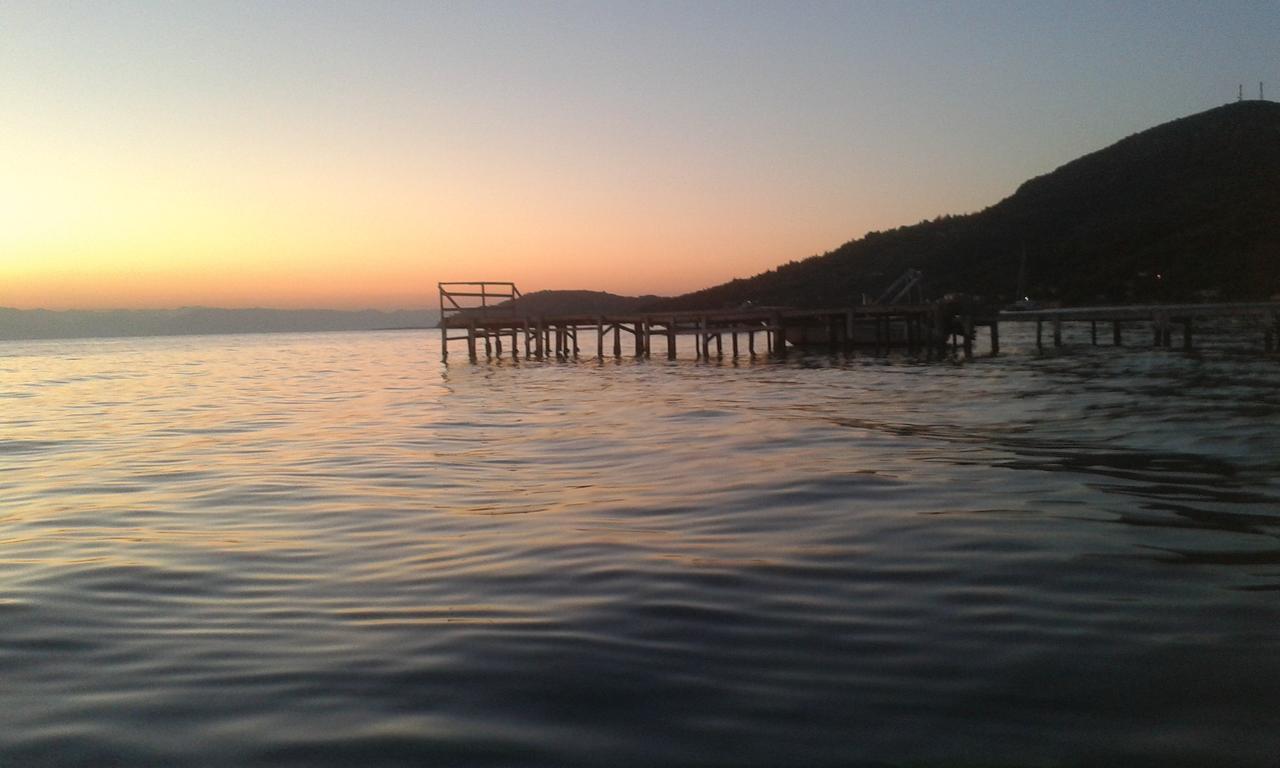 Seaside Studios Mesongi Bagian luar foto